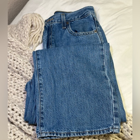 Levi’s High Waisted Straight Jeans - Picture 5 of 5